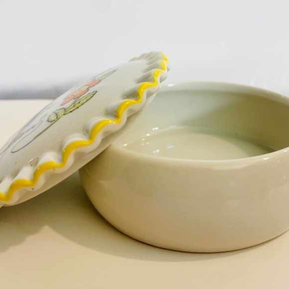 Porcelain Trinket Box for Seamstress/Quilter - Picture 3 of 4